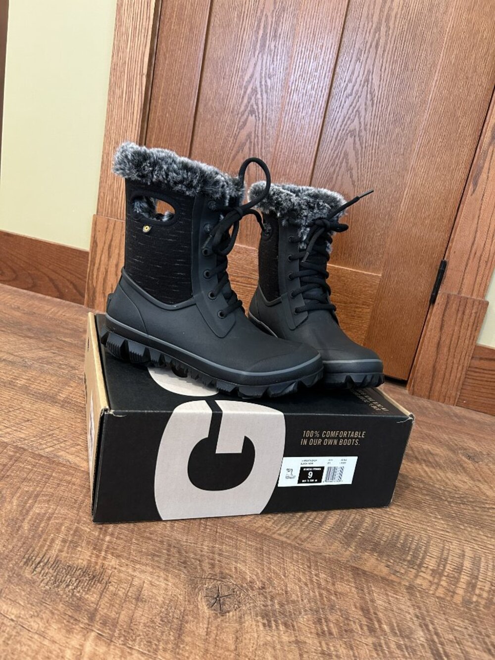 Womens Bogs Arcata Dash winter boot, black, size 9